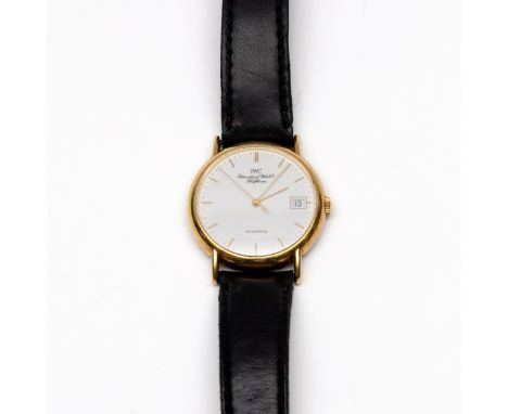 IWC, 18 kt. gouden heren polshorloge, automaat. Model Portofino. Met datum aanduiding op de 3. Aan een zwarte lederen band (n