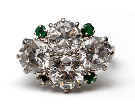 14 kt. Witgouden ruitvormige cocktail ring, bezet met vier briljant geslepen diamanten met een totaalgewicht van ca. 6.50 ct.