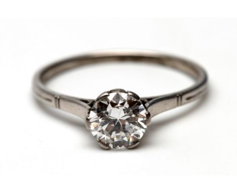 Platina solitair ring, bezet met een oud briljant geslepen diamant van ca. 0.85 ct.  bruto 2,6 gr., ringmt. 17,5 Uit de nalat