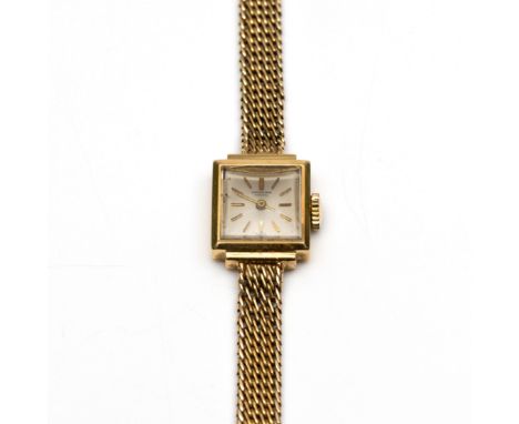 International Watch Company, 14 kt. gouden dames horloge, handopwind. Aan een Milanese schakelband, met vierkant wijzerplaat.