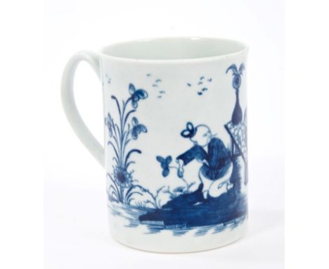 18th century Worcester blue and white Gardener pattern mug, circa 1760, decorated with Chinese figures - blue crescent mark, 