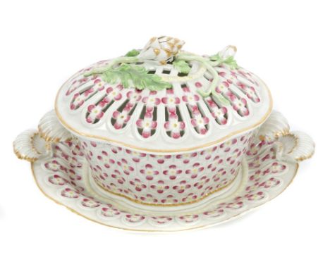 Rare 18th century Worcester chestnut basket, pierced cover and stand, with shell-shaped handles and bud and leaf knop, the st