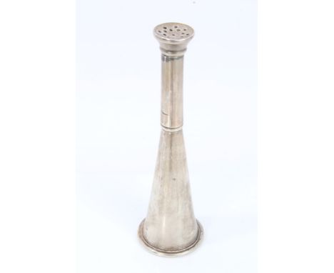 Late Victorian novelty silver pepperette in the form of a hunting horn (London 1899), 12cm high