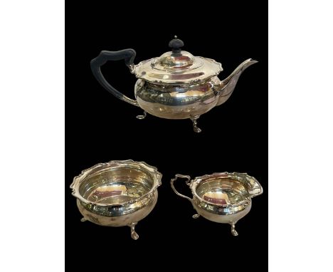 Three piece Edwardian silver tea service, Sheffield 1909.