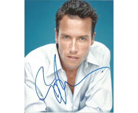 Guy Pierce signed 10 x 8 colour Photoshoot Portrait Photo, from in person collection autographed at London Premiere 2012. Goo
