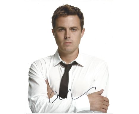 Casey Affleck signed 10 x 8 colour Photoshoot Portrait Photo, from in person collection autographed at Baftas London 2017. Go