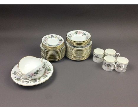 ROYAL WORCESTER 'JUNE GARLAND' DINNER SERVICE