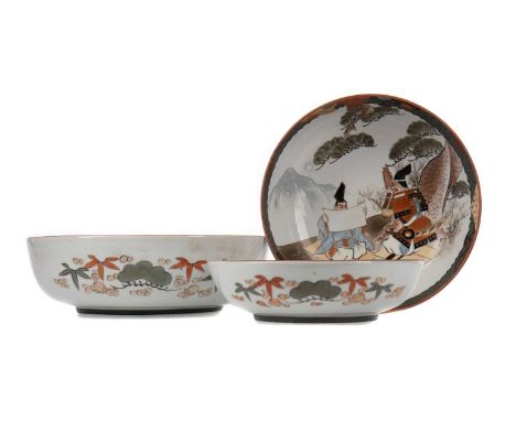 20TH CENTURY GRADUATED SET OF THREE JAPANESE KUTANI CIRCULAR BOWLS,decorated in enamels with figural scenes from folk takes, 