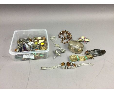 COLLECTION OF VINTAGE SILVER AND OTHER JEWELLERY
