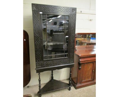 19TH CENTURY OAK FRETWORK CARVED FLOOR STANDING CORNER CUPBOARD WITH SINGLE GLAZED DOOR ON A BOBBIN TURNED STAND 