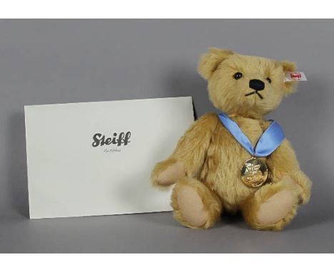 A Steiff mohair bear - 'The Bear of The Year 2016', issued by the Danbury Mint, No. 190, with certificate and box Good condit