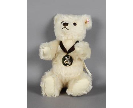 A Steiff mohair bear - 'The Bear of The Year 2015', issued by the Danbury Mint, No. 521, with certificate Good condition