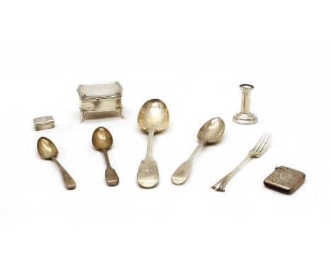 A collection of silver items, to include a silver jewellery box by Synyer &amp; Beddoes, Birmingham 1911, 7.5cm wide, a minia