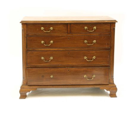 A George III mahogany chest of drawers, with canted reeded sides and on ogee bracket feet, 95cm wide, 52cm deep, 78cm highCon