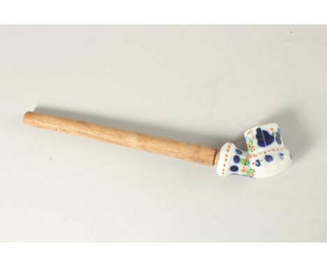 A PERSIAN MARKET RUSSIAN SMOKING PIPE, 28cm long.