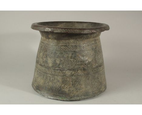 A RARE AND LARGE 17TH CENTURY OTTOMAN TURKISH ENGRAVED COPPER PLANTER BASIN, depicting tulip designs, 25cm high, 29cm diamete