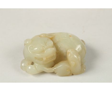 A FINE 19TH-20TH CENTURY CHINESE CARVED JADE FOO DOG, 7.5cm.