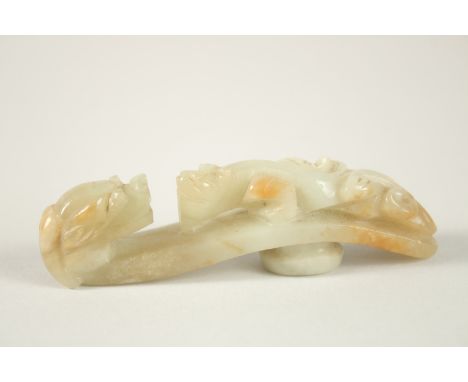 A CHINESE CARVED JADE CHILONG BELT BUCKLE, 8.5cm long.