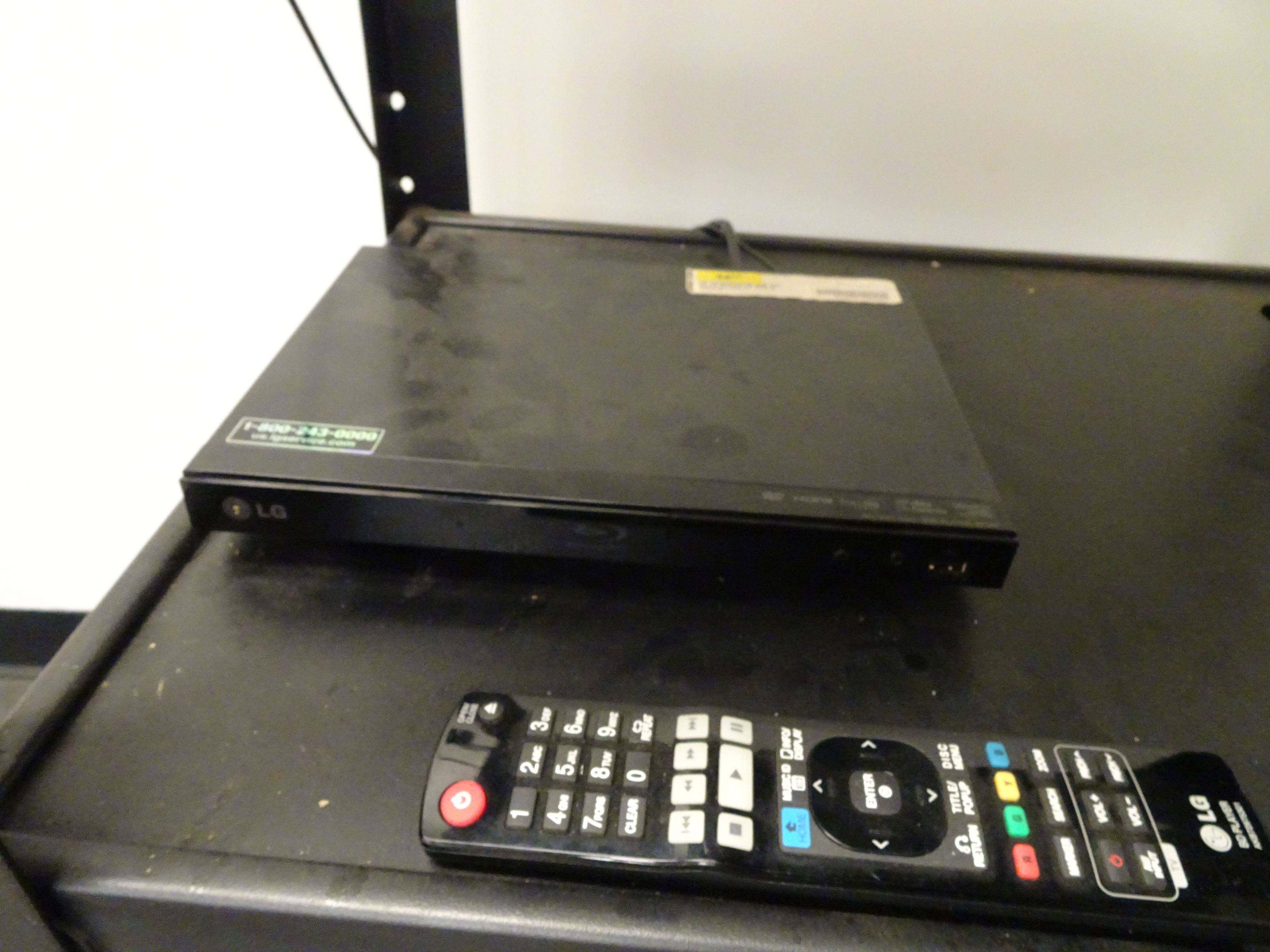 42" HISENSE FLATSCREEN TV AND DVD PLAYER