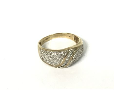 9ct gold diamond cluster ring, size R, 4g Category A postage