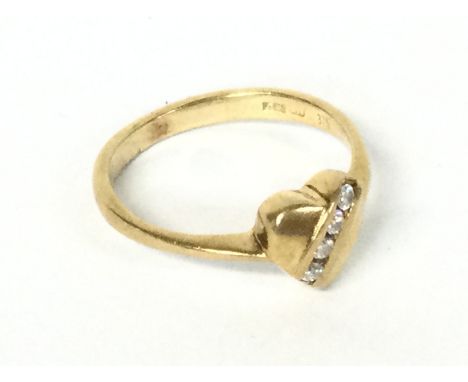 9ct gold diamond heart ring, size O, 2.1g