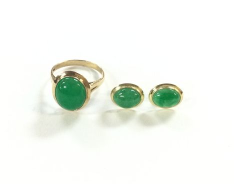 14ct jade ring with matching earrings. Total weight 4.56g. Postage A