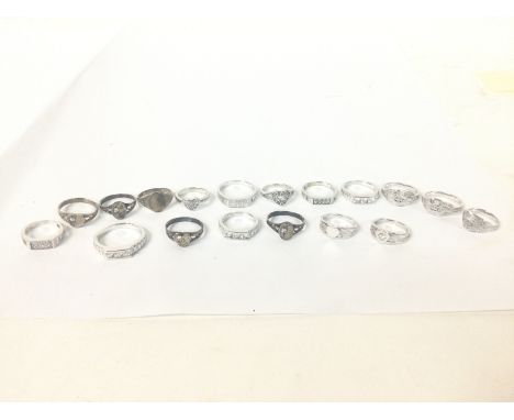Mixed Silver childrens ring, in variating sizes. 27g in total. Class A postage