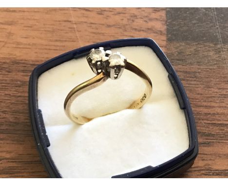 A 9ct diamond cross over ring. Ring size R.