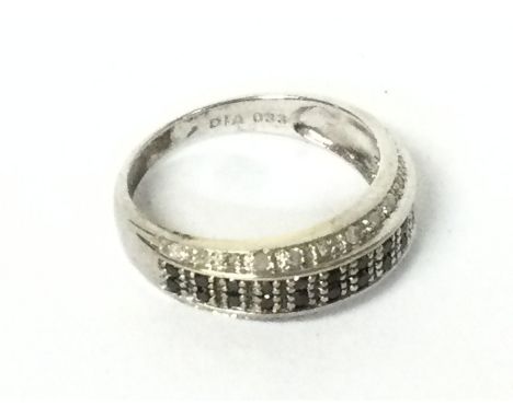 9ct white gold black/ white diamond ring, size L/M. 2.6G. Class A postage