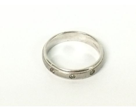 9ct white gold diamond band ring, 2.9g, size M