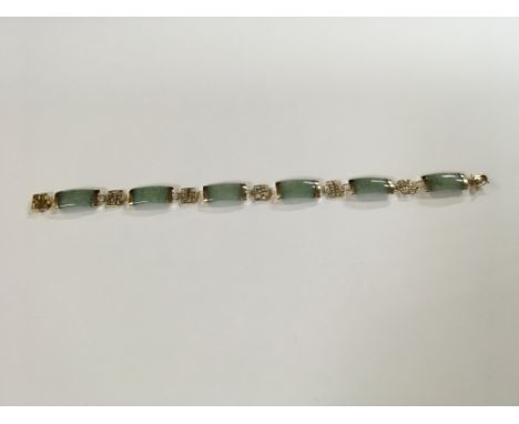 9ct gold and jade bracelet (1.15 in gold weight) (a)