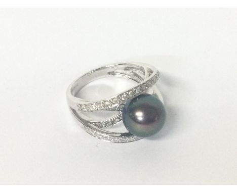 14ct white gold diamond/black pearl ring, size N, 6.1g Class A postage