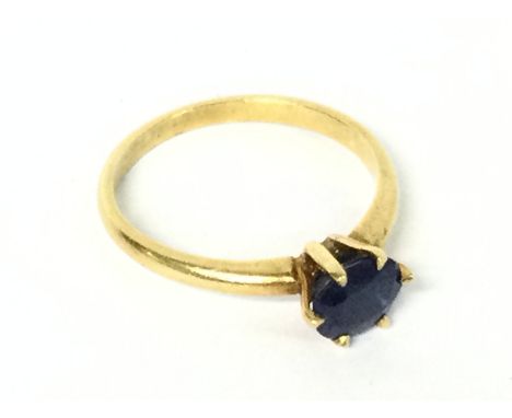 18ct gold sapphire solitaire ring, 2.6g size M. Class A postage