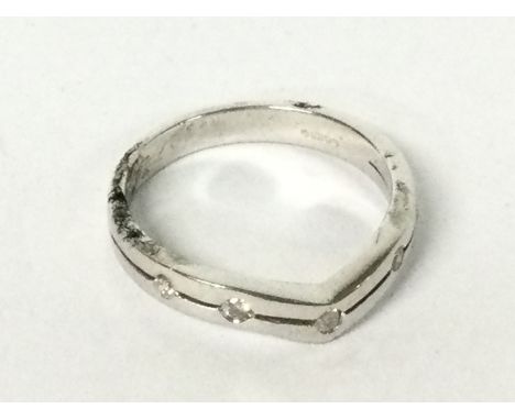 18ct white gold diamond wishbone ring, size K/L. 3g