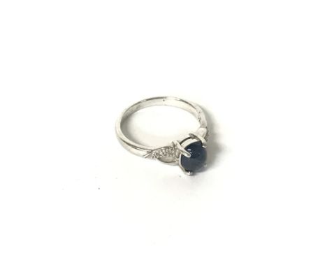 9ct white gold sapphire/ cabochon ring, size N, 3g. Category A postage
