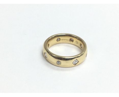 An 18ct gold ring set with alternating round and princess cut diamonds, approx 8.4g and approx size L-M.