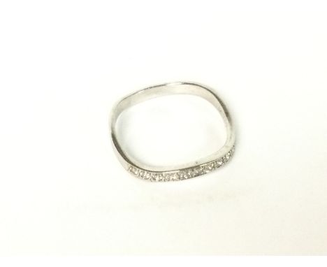 9ct white gold diamond wavy ring, 2.1g, size L. Class A postage