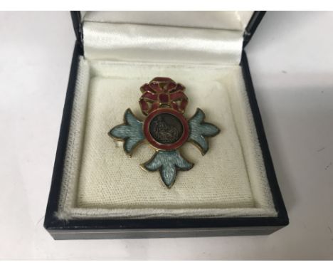 An enamel brooch for god and empire made of silver gilt approx 9.3g (a) NO RESERVE