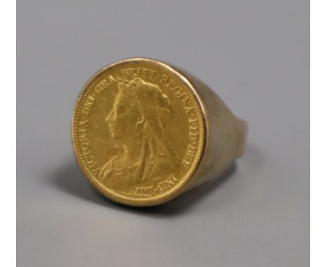 A Victoria 1901 half sovereign ring, with 9ct shank.