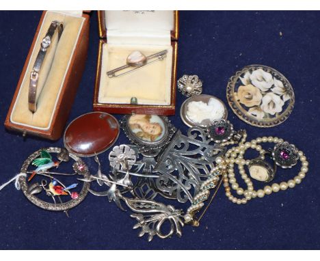 Mixed costume jewellery etc. including sterling silver and enamel bird brooch and a silver belt buckle.