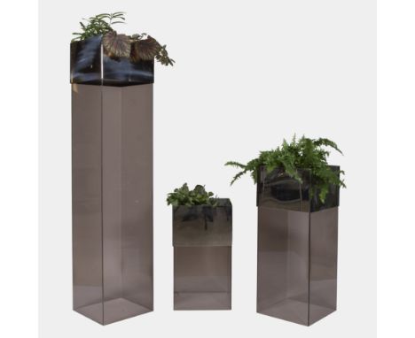 Set of 3 vintage plant stands made of fumed plexiglass and chromed metal, 1970s/80sLot van 3 vintage plantenstaanders uit gef