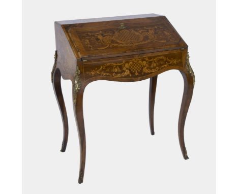 Louis XV style ladies' desk with marquetry and bronze mounts resting on contoured sabre legsDamesbureautje stijl Louis XV met