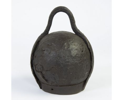 Coarsely made iron ball with stand ring and eye, period 1750 - 1820Grof gemaakte ijzeren kogel met standring en oog, periode 