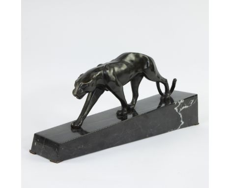 Bronze Art Deco panther on black marble baseBronzen Art Deco panter op zwart marmeren voet26.5 x 63.5 x 11.5 cm