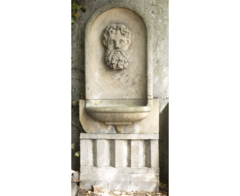 Wall water basin in white stoneMuurwaterbasin in witsteen170 x 70 x 32 cm