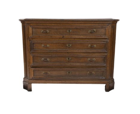 French country oak commode, 19th centuryFranse landelijke eiken commode, 19e eeuw93.5 x 125 x 45.5 cm provenance: Ertbuer Cas