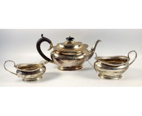 George V silver three piece tea set of moulded oval form, comprising a teapot, two handled sugar basin and cream jug, by Char