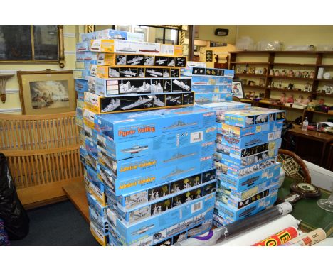 One hundred and forty eight various Dragon and Shanghai Dragon 1:700 model kits, comprising: various warships.