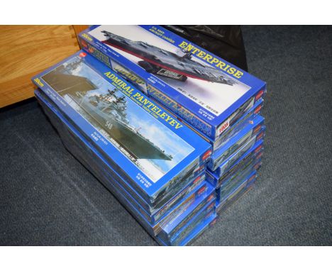 Seventeen various Kitech 'Motor Driven' model kits, comprising: American and Russian warships, 30cm. 