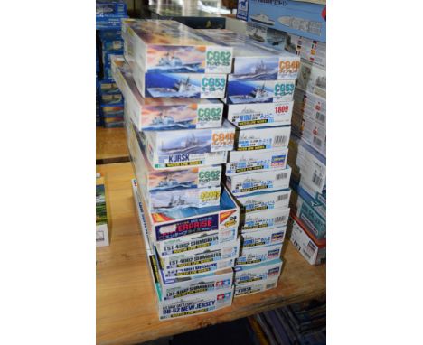 Twenty five various Fujimi Mokei, Hasegawa, Tamiya and Nichimo Dragon 1:700 model kits, comprising: various warships, aircraf